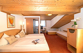 Vierbettzimmer-zell-am-see-glasererhaus.jpg