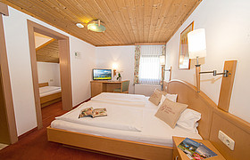 Hotel Glasererhaus - Dreibett Zimmer in Zell am See
